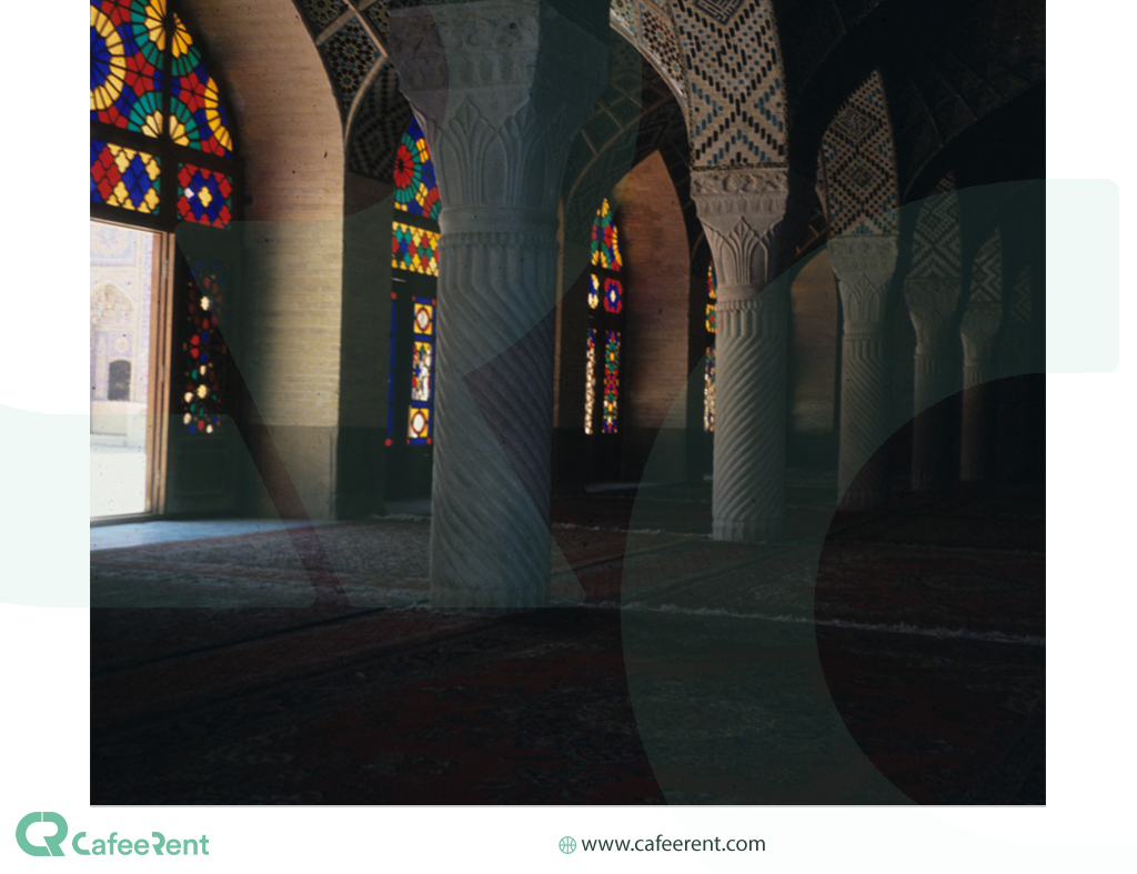 فضای داخل مسجد نصیرالملک